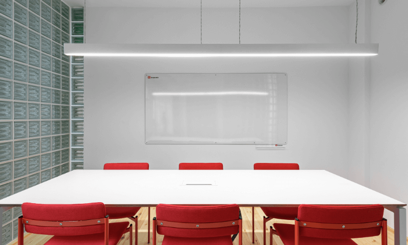 salle de classe &eacute;clair&eacute;e