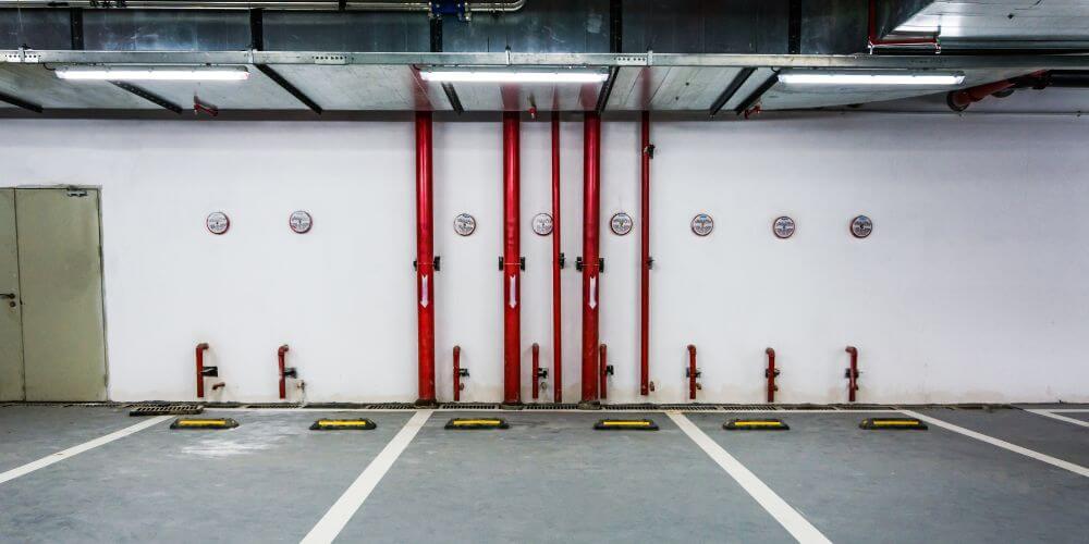 Armature LED d'extérieur installée dans le parc de stationnement