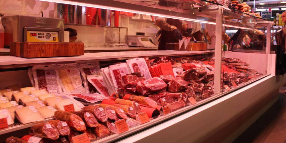 Présentoir de boucherie avec éclairage rose