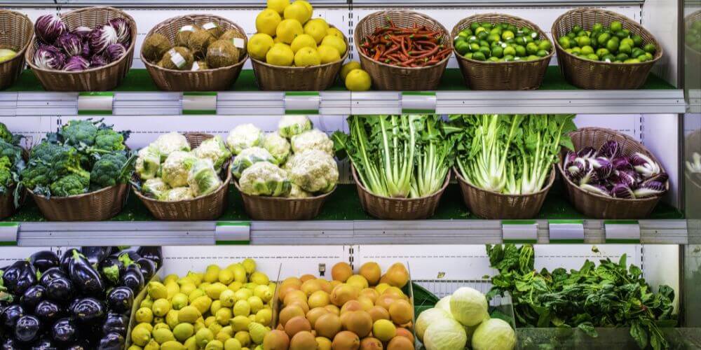 Expositor de verduras refrigerado e iluminado con barra LED CCT