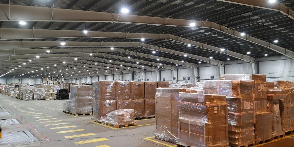 Armazém iluminado