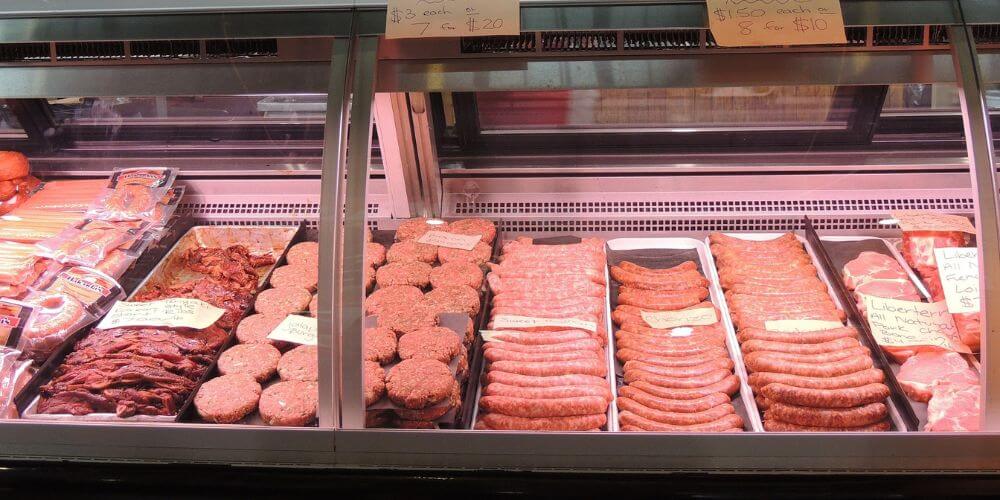 Présentoir de boucherie avec éclairage rose